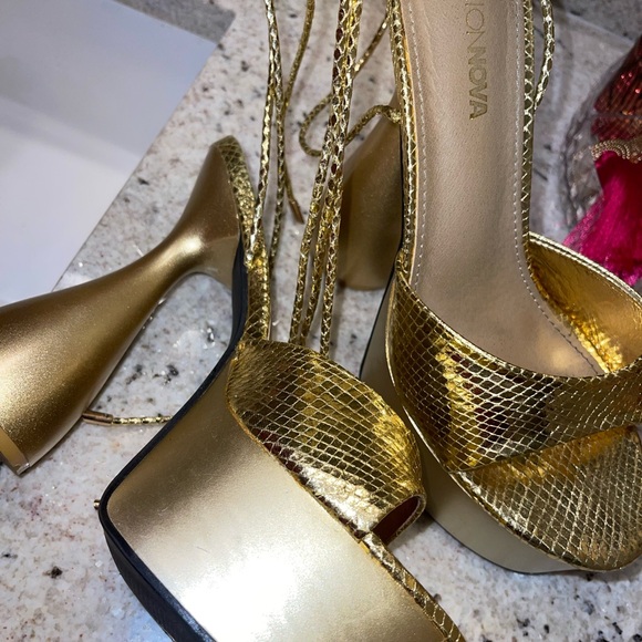 Fashinnova Gold Platform Tie-Up Heels - Picture 2 of 6